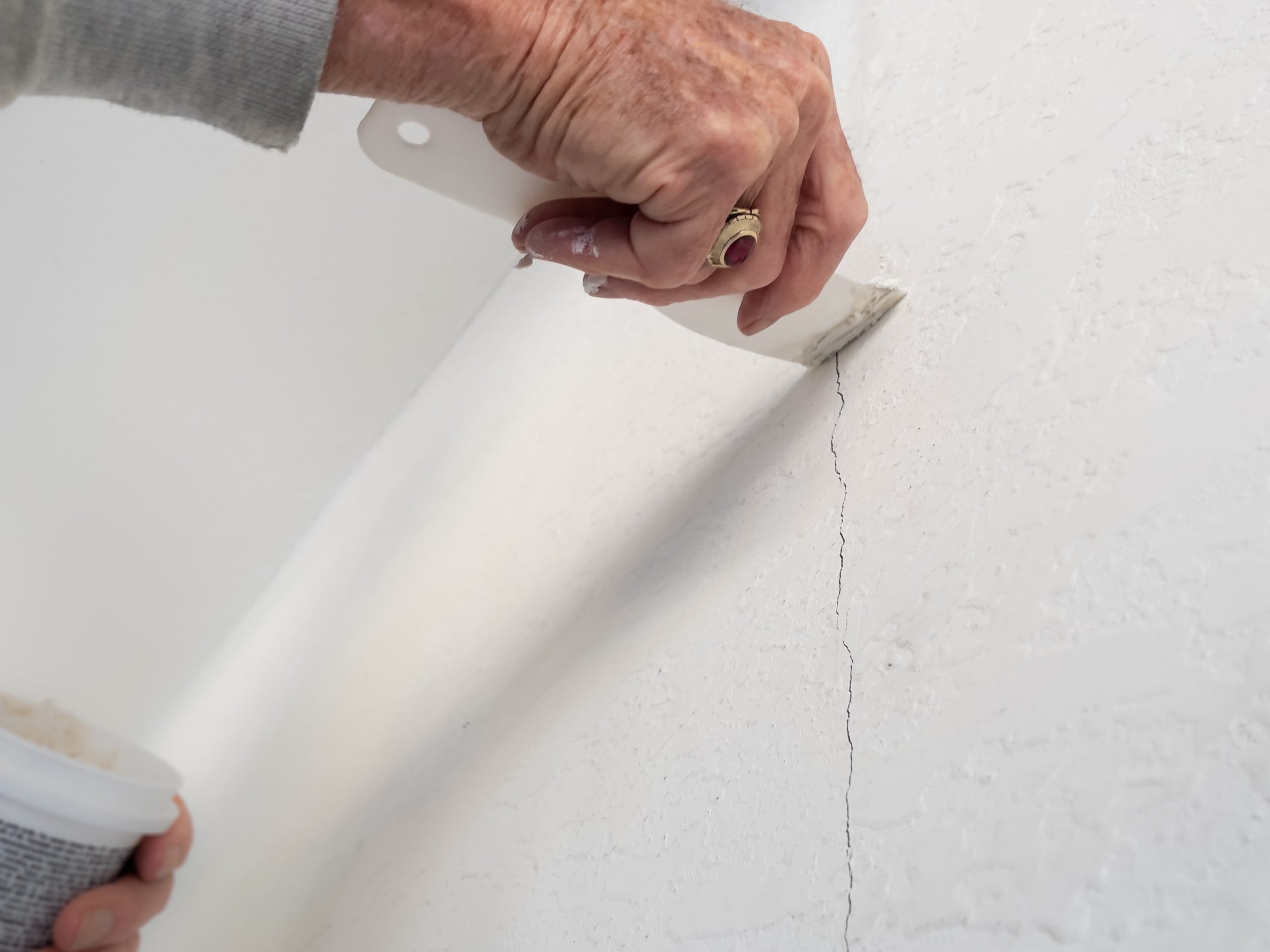 Can You Paint Over Cracked Paint? Elite Painting